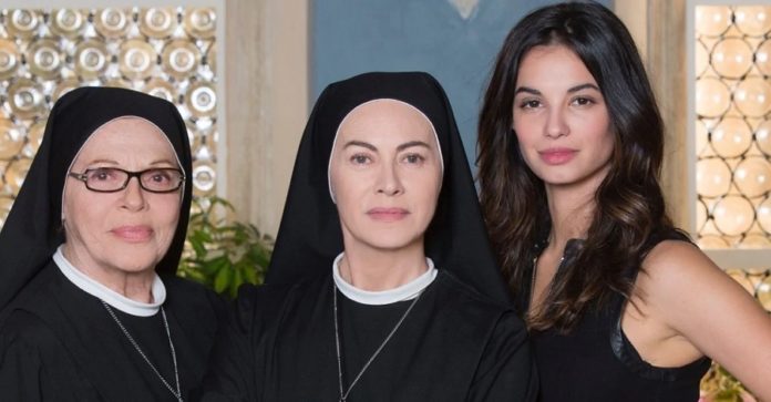 Valeria Fabrizi, Elena Sofia Ricci e Francesca Chillemi sul set di Che Dio ci aiuti