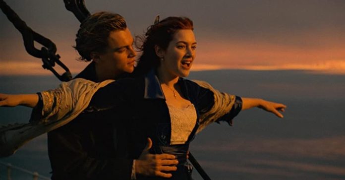 Leonardo DiCaprio e Kate Winslet in una scena del film Titanic