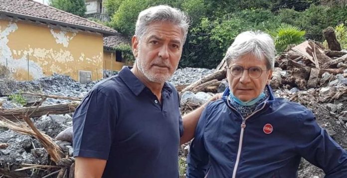 George Clooney con il sindaco di Laglio