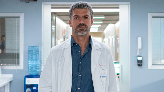 Luca Argentero è il Dottor Fanti in una scena della serie Doc - Nelle tue mani 2