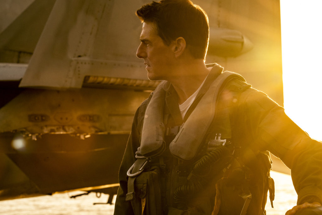 Tom Cruise in una scena del film Top Gun: Maverick