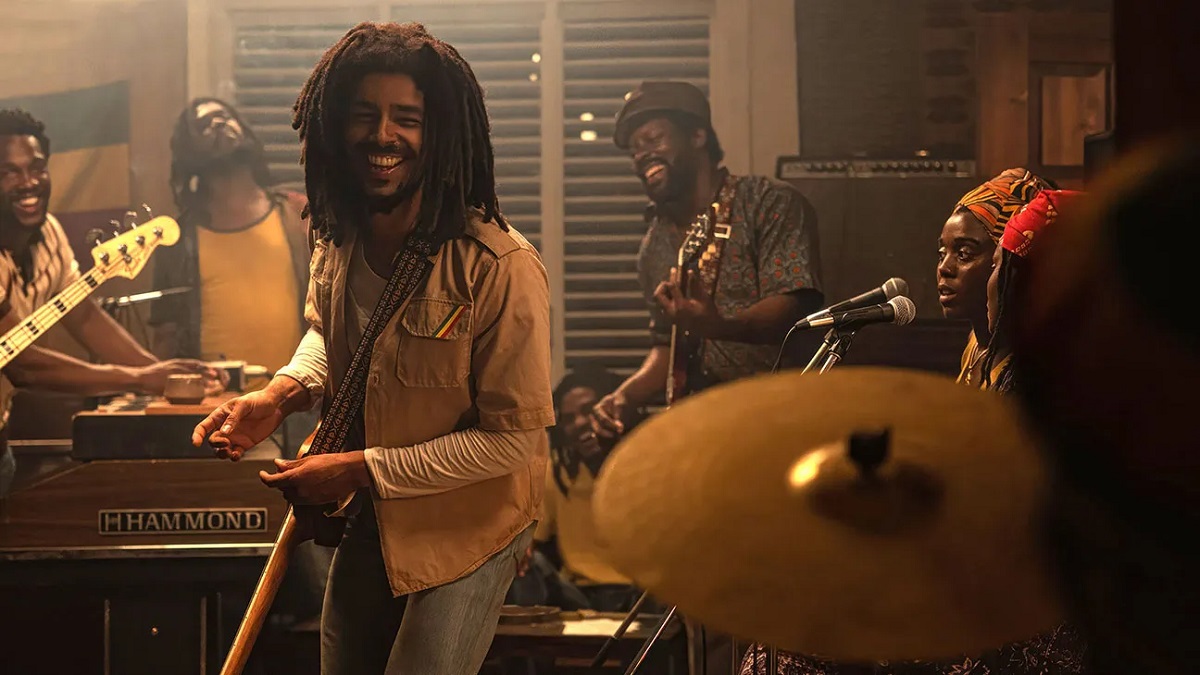Kingsley Ben-Adir è Bob Marley con i Wailers in One Love