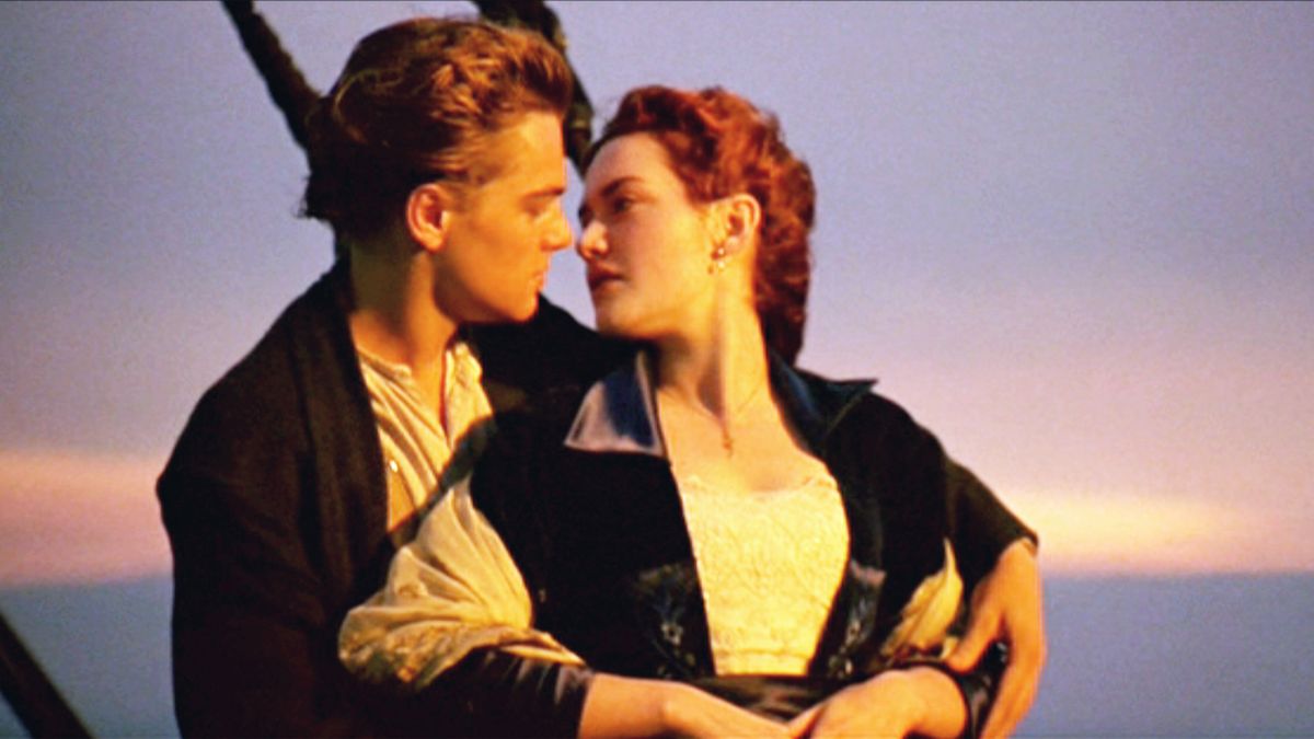 Leonardo DiCaprio e Kate Winslet in una scena del film Titanic