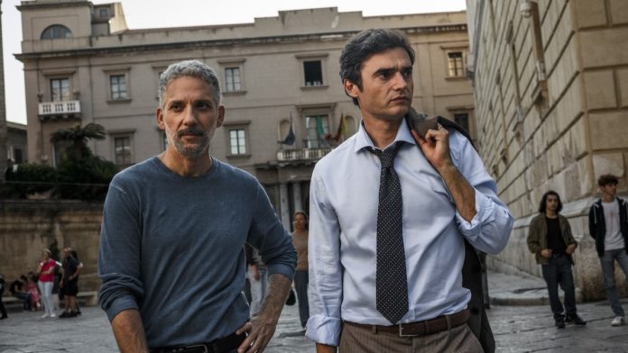 Giuseppe Fiorello e Paolo Bruguglia in una scena della fiction I fratelli Corsaro