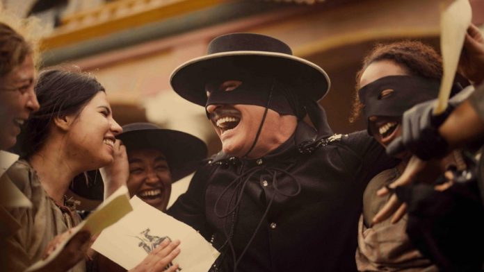 Jean Dujardin in una scena della serie tv Zorro