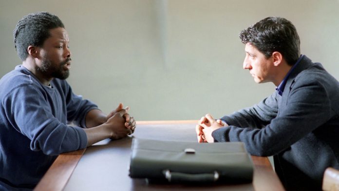 Emilio Solfrizzi in una scena della fiction L'avvocato Guerrieri