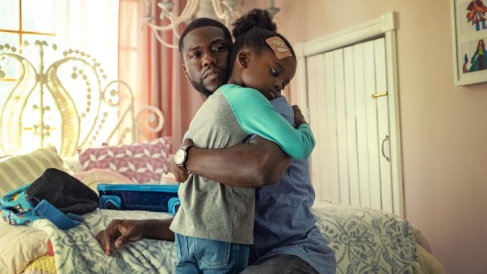 Kevin Hart e Melody Hurd in una scena del film Un padre